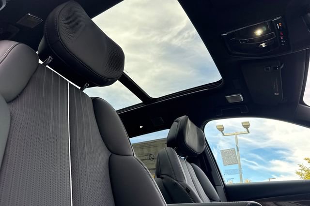 New 2026 Cadillac Vistiq Luxury w/ LPO, Floor Liner Package image 18