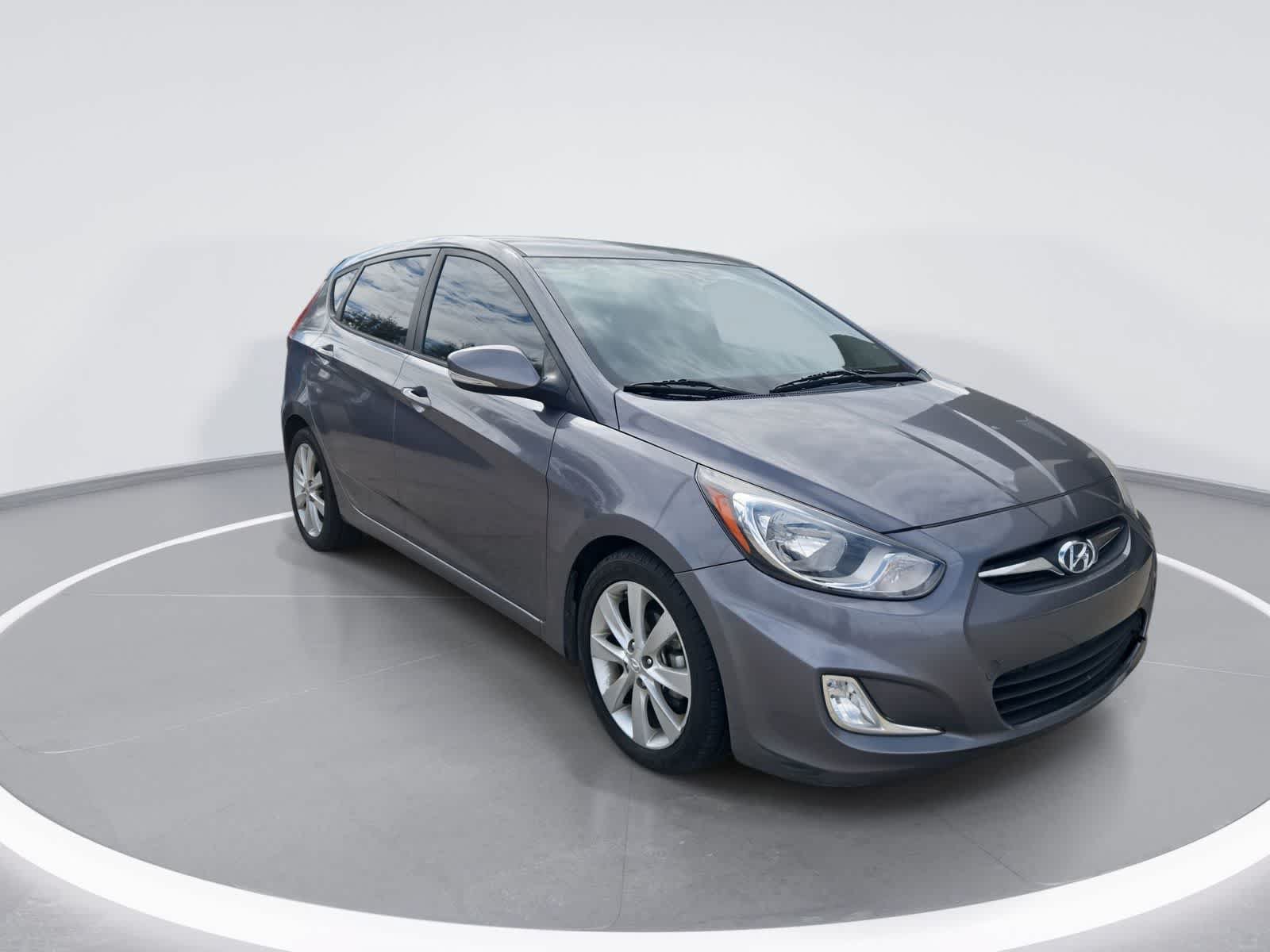 Used 2013 Hyundai Accent SE FWD image 2