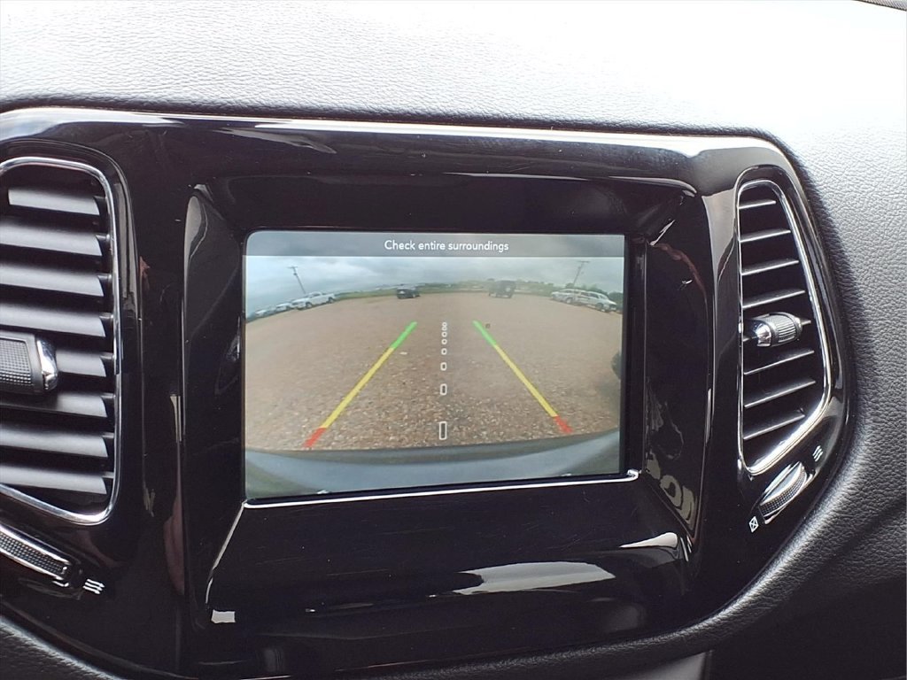 Used 2019 Jeep Compass Latitude FWD image 12