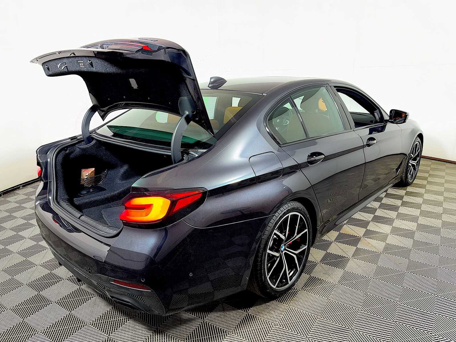 Certified 2023 BMW 530i xDrive w/ M Sport Package image 24