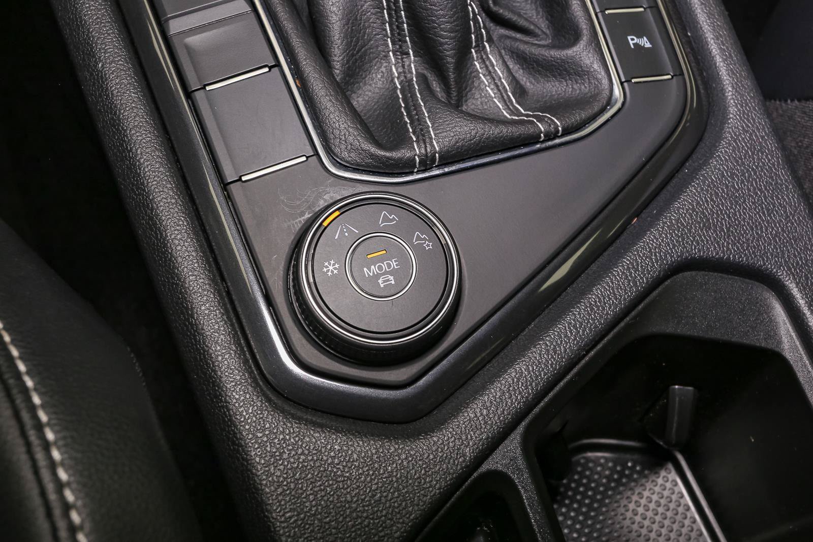 Certified 2024 Volkswagen Tiguan SE R-Line AWD/4WD image 40
