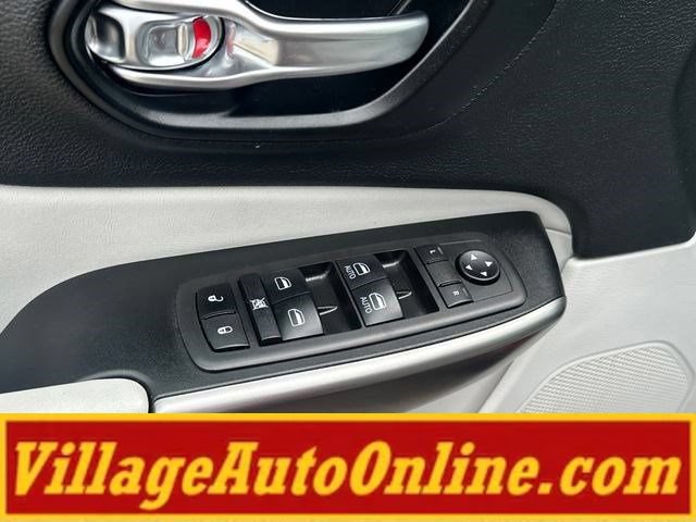 Used 2021 Jeep Cherokee Latitude Lux FWD image 12