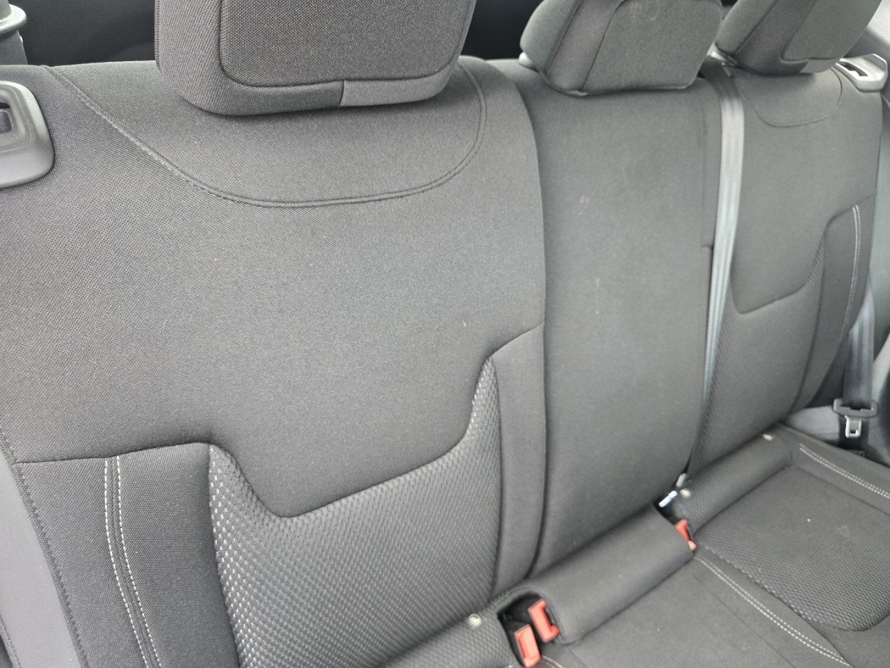 Used 2023 Jeep Renegade Latitude w/ Premium Group AWD/4WD image 20