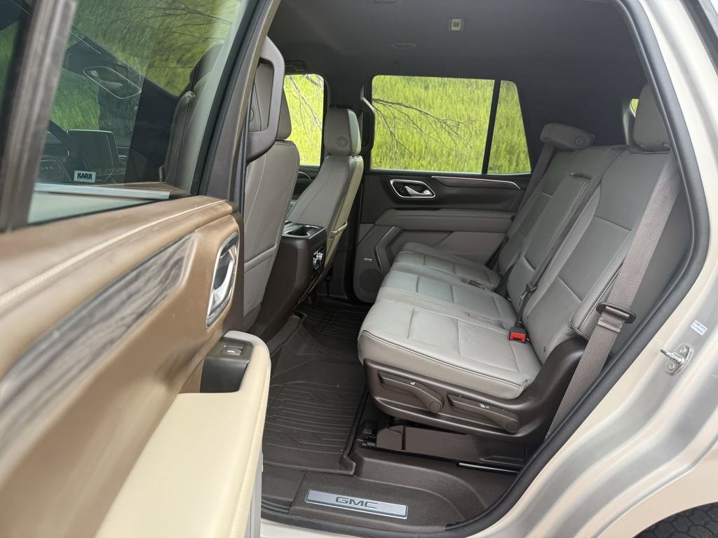 Used 2022 GMC Yukon SLT w/ SLT Luxury Package image 19