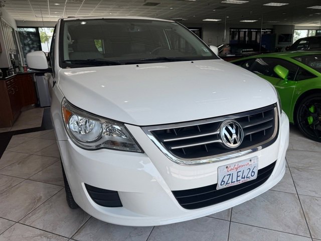Used 2012 Volkswagen Routan SE FWD image 2