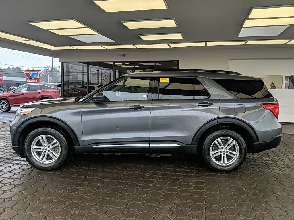 Used 2022 Ford Explorer XLT w/ Equipment Group 202A image 11