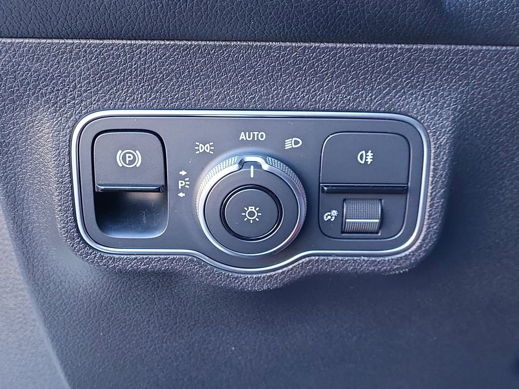 Certified 2022 Mercedes-Benz GLB 250 4MATIC image 21