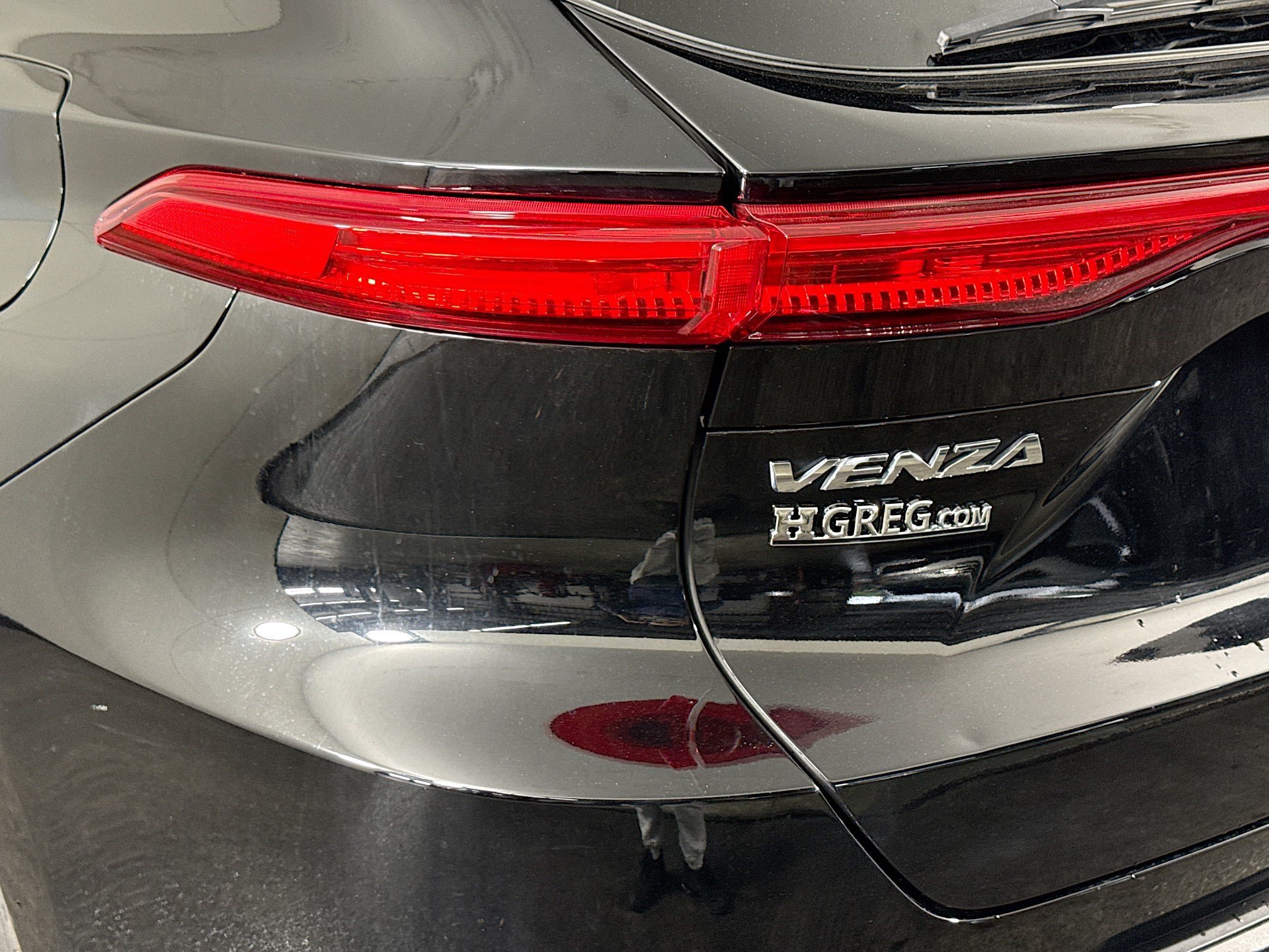 Used 2024 Toyota Venza LE AWD/4WD image 36