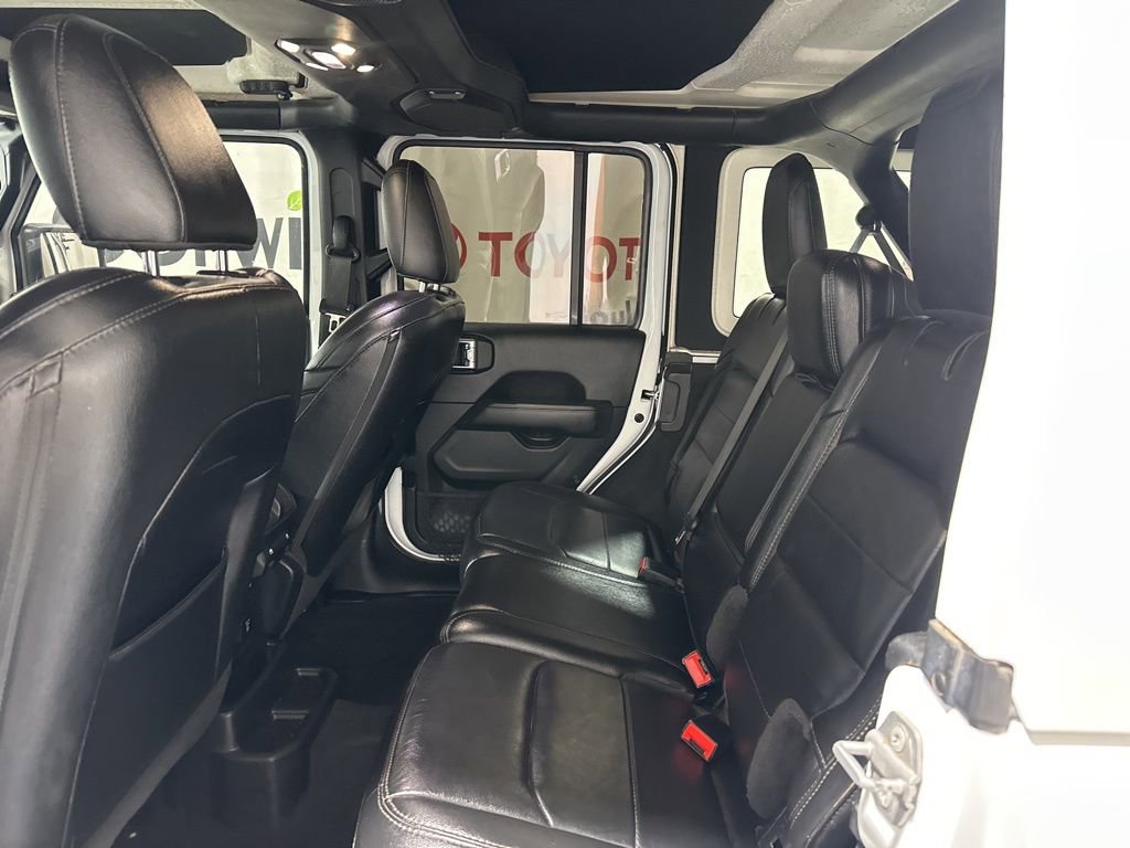 Used 2020 Jeep Wrangler Unlimited Sahara image 17
