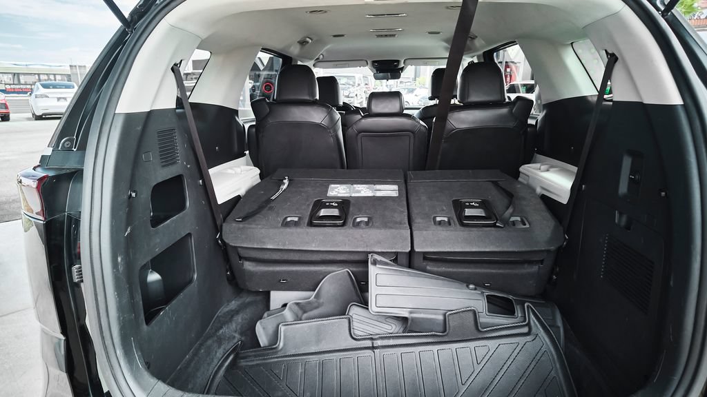 Used 2022 Kia Carnival LX FWD image 7