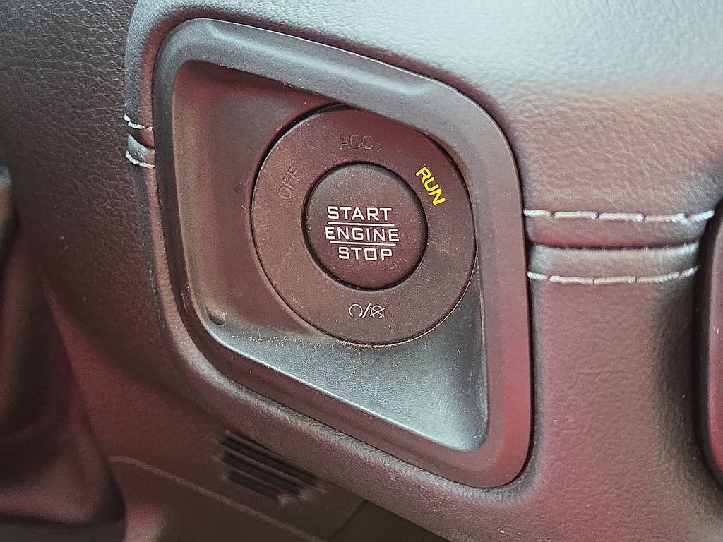 Used 2024 Jeep Gladiator Sport image 29