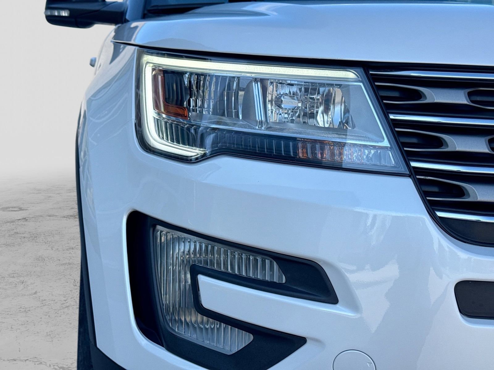 Used 2017 Ford Explorer XLT w/ Equipment Group 202A image 10