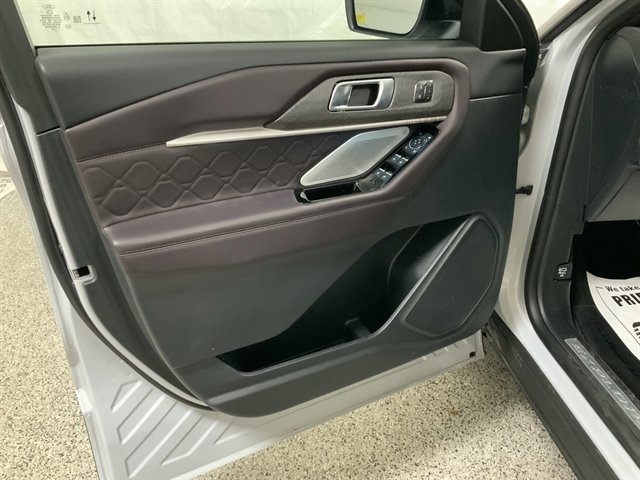 Used 2025 Ford Explorer Platinum w/ LUX Leather Package image 16