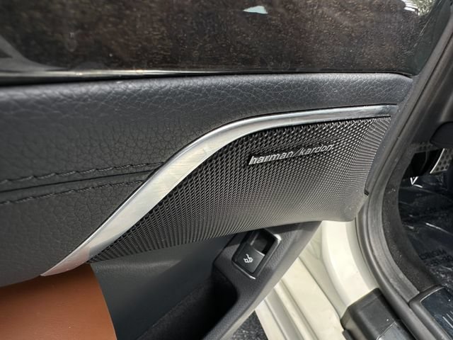 Used 2017 Mercedes-Benz SL 550 image 13