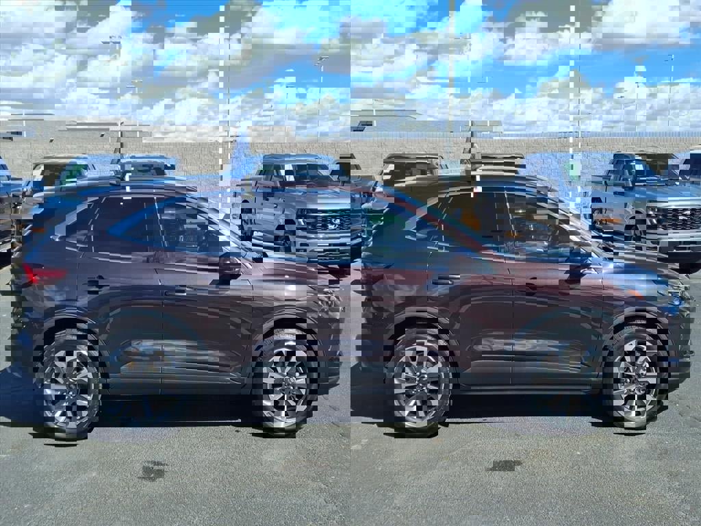 Certified 2023 Ford Escape Platinum w/ Class II Trailer Tow Package image 3