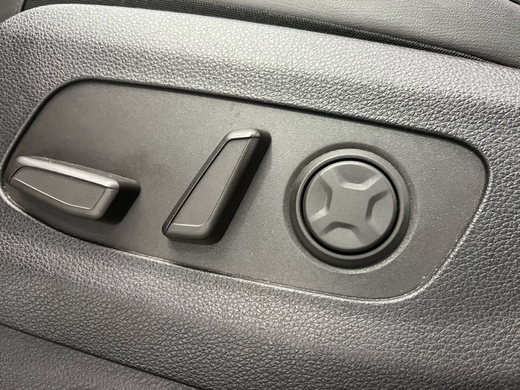 Used 2025 Kia Carnival image 23