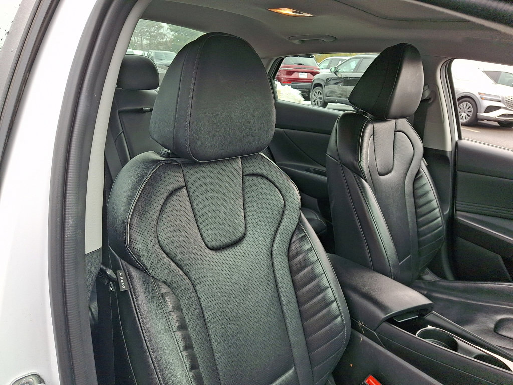 Used 2024 Hyundai Elantra Limited image 13