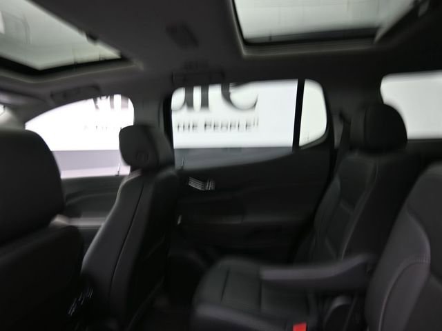 Used 2023 GMC Acadia SLT w/ Elevation Edition image 25