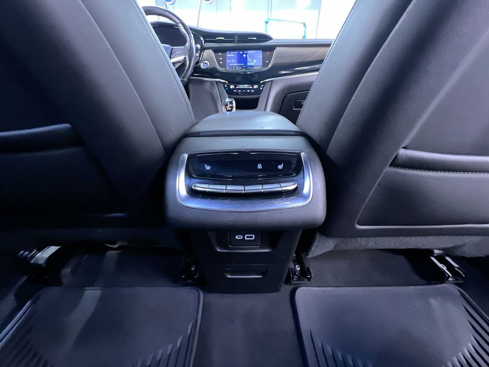 Used 2020 Cadillac XT6 Premium Luxury w/ Platinum Package AWD/4WD image 40