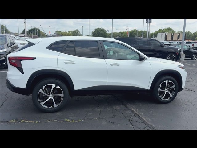 Certified 2024 Chevrolet Trax RS w/ Driver Confidence Package FWD image 9