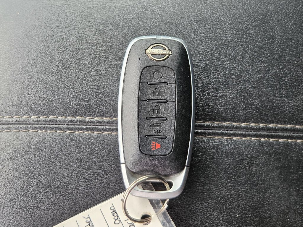 Used 2025 Nissan Pathfinder SV AWD/4WD image 32