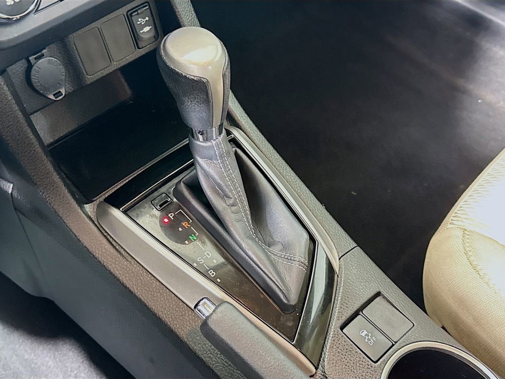 Used 2014 Toyota Corolla LE image 15