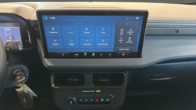 Used 2025 Ford Maverick XL w/ Equipment Group 102A AWD/4WD image 12