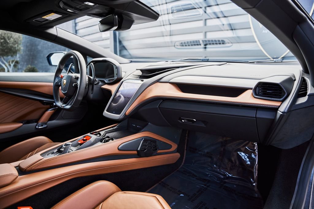 Used 2025 Lamborghini Revuelto AWD/4WD image 50