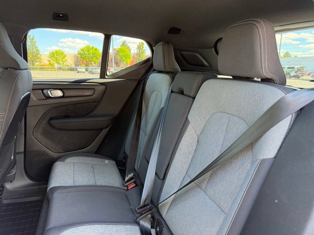Used 2025 Volvo XC40 B5 Core AWD/4WD image 29