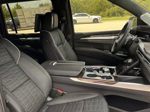 New 2026 Cadillac Escalade Platinum Sport w/ LPO, ONYX Package AWD/4WD image 24