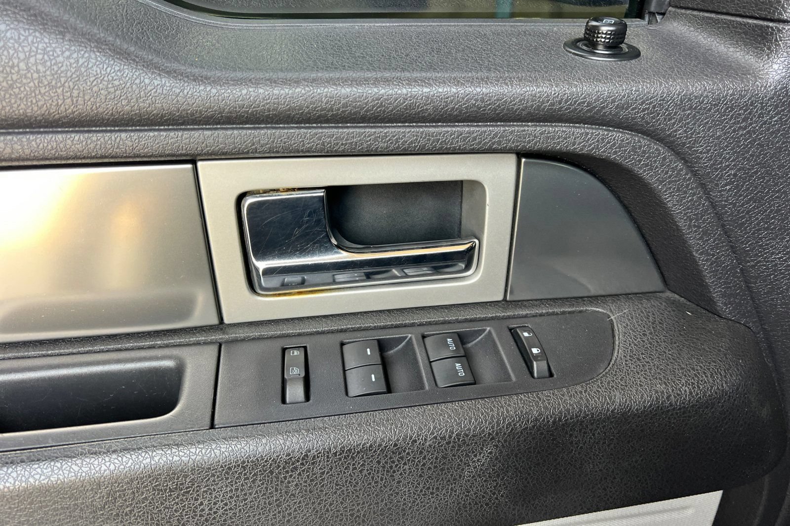 Used 2013 Ford F150 FX4 w/ Mid Equipment Group AWD/4WD image 11
