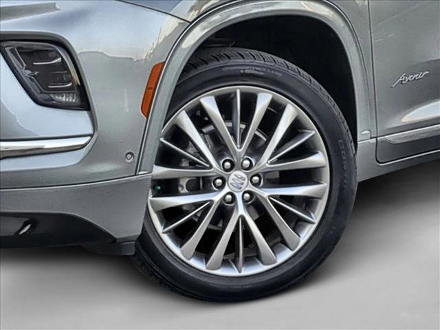 Used 2025 Buick Enclave Avenir w/ Super Cruise Package image 28