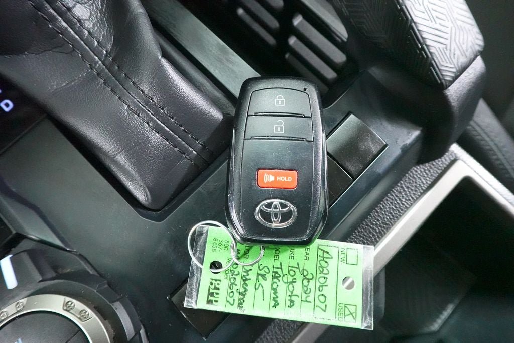 Used 2024 Toyota Tacoma SR5 AWD/4WD image 19