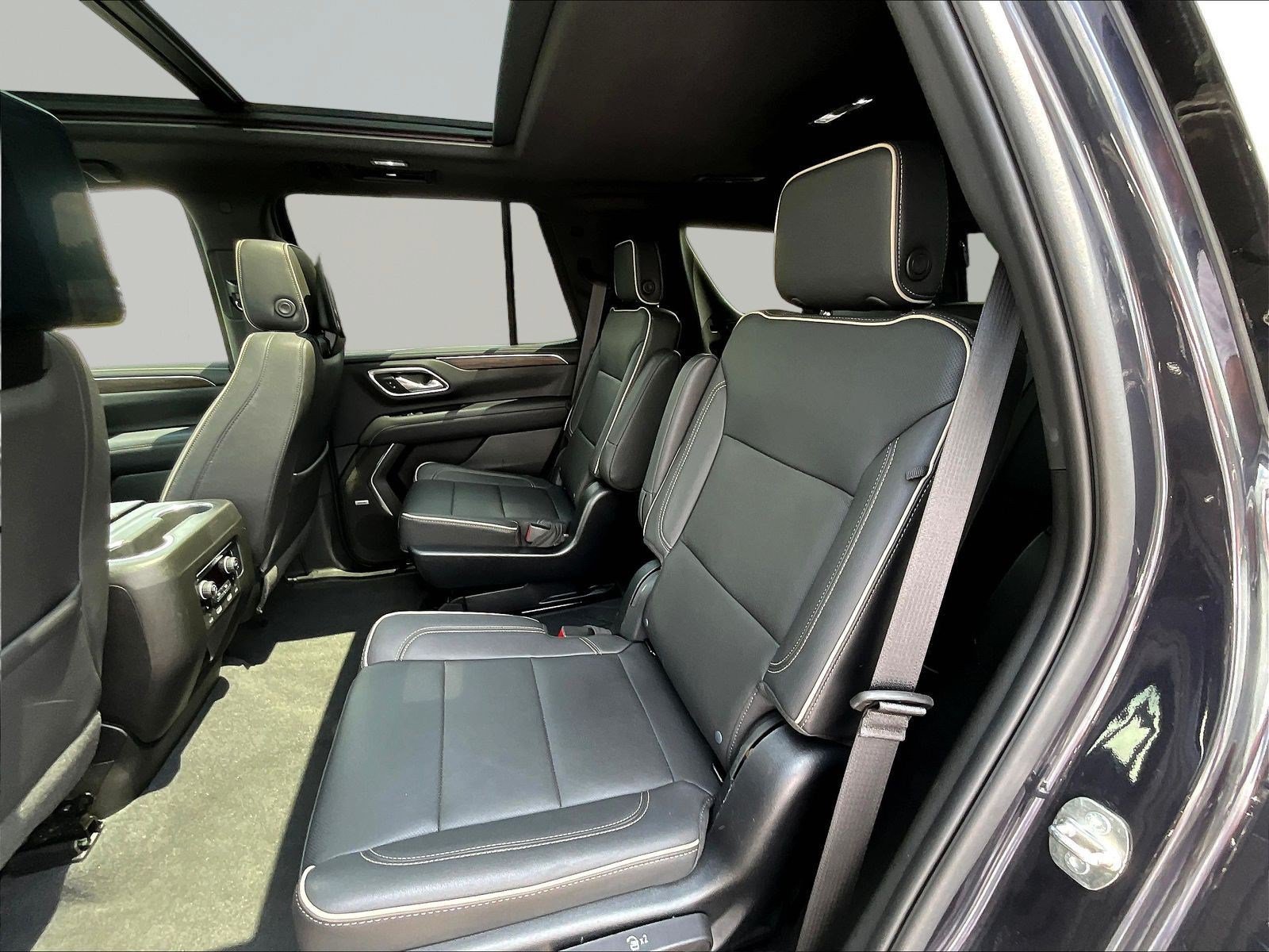 Used 2023 Chevrolet Tahoe Premier w/ Advanced Technology Package AWD/4WD image 22