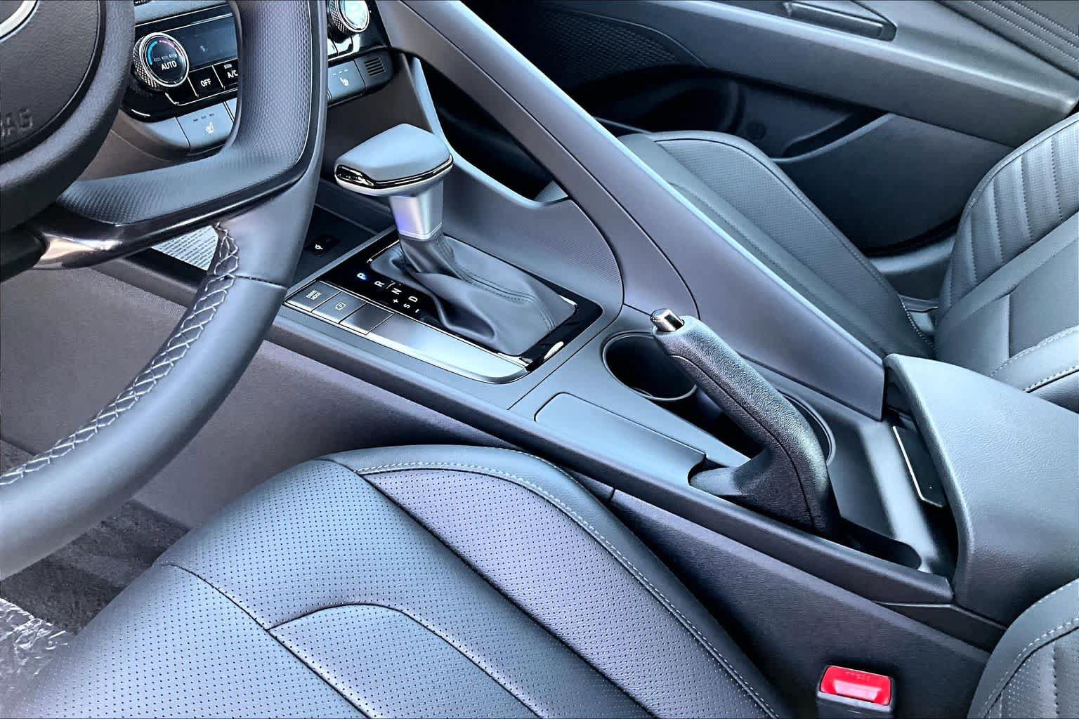 New 2026 Hyundai Elantra SEL Sport FWD image 11