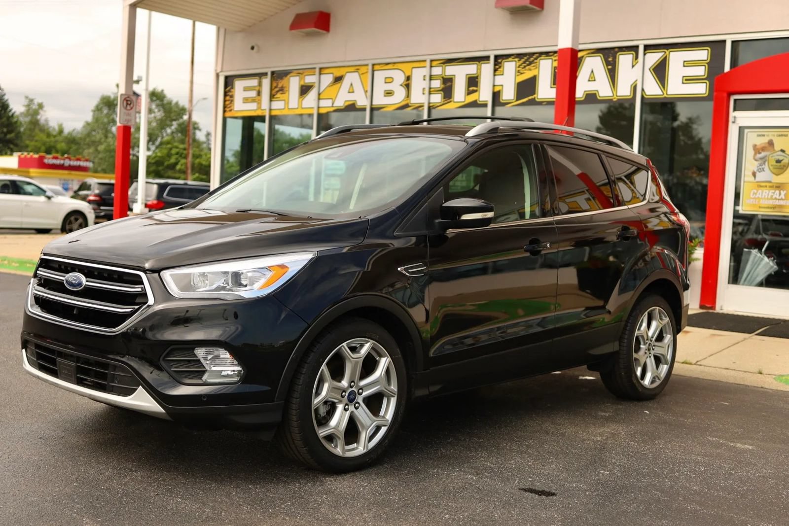 Used 2018 Ford Escape Titanium w/ Ford Safe & Smart Package FWD image 1