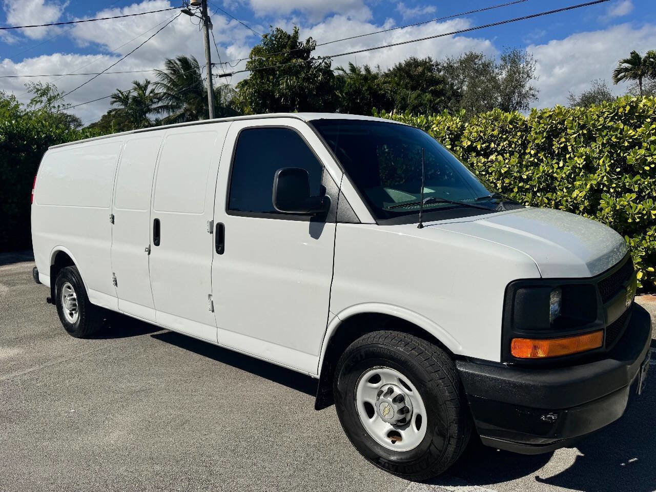 Used 2013 Chevrolet Express 2500 Extended image 1