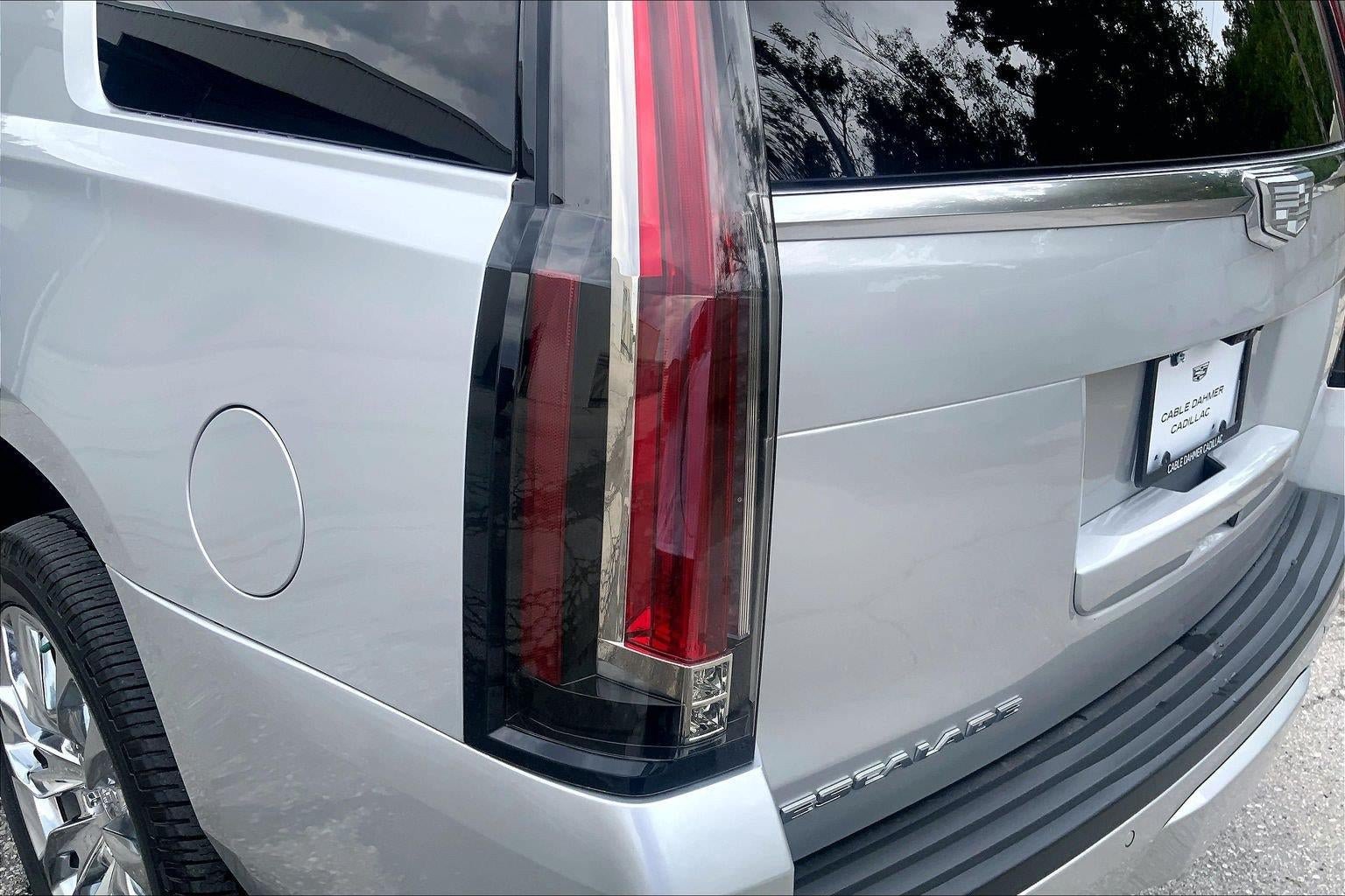 Used 2019 Cadillac Escalade Premium Luxury AWD/4WD image 29
