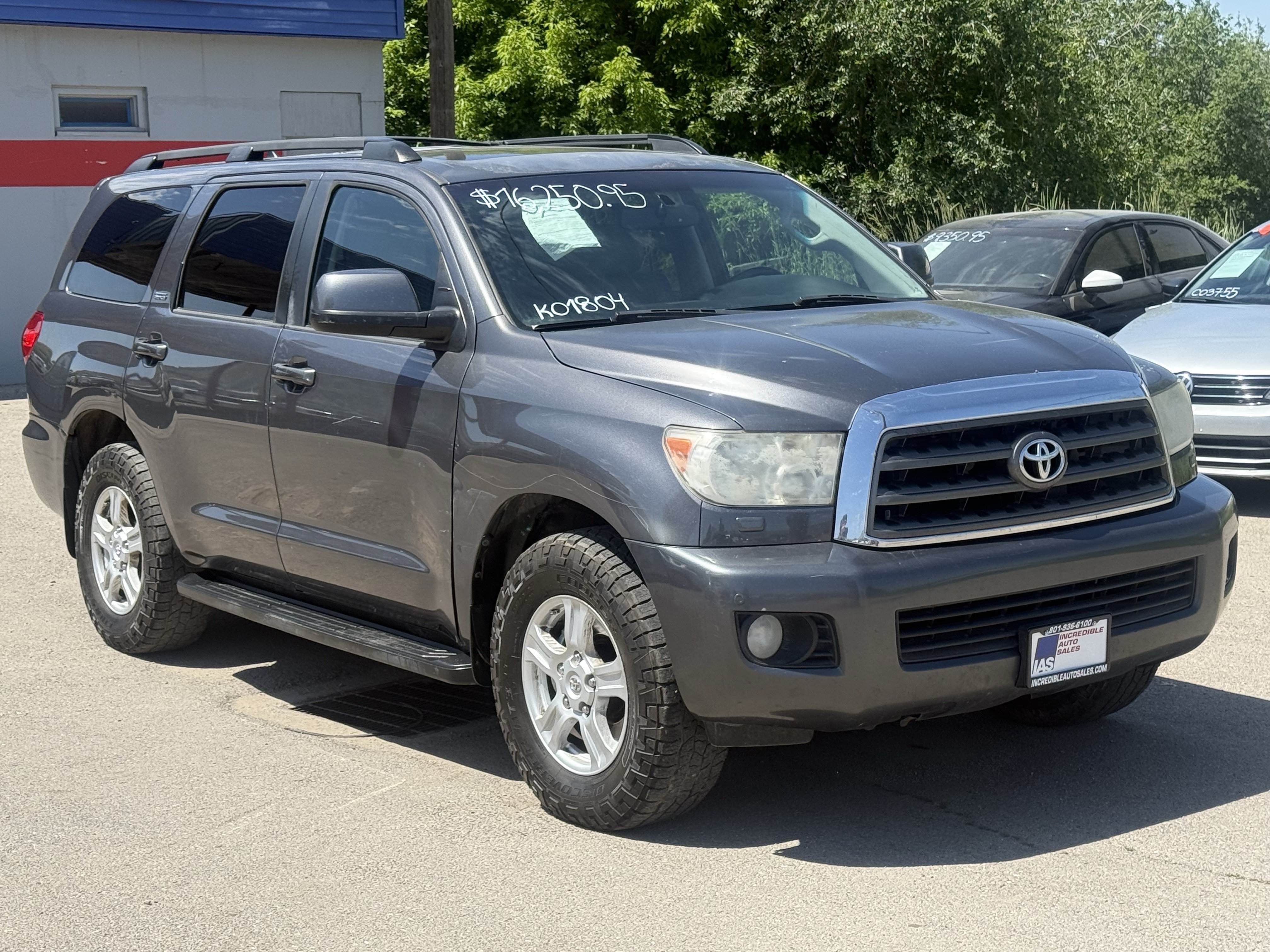 Used 2017 Toyota Sequoia SR5 AWD/4WD image 2