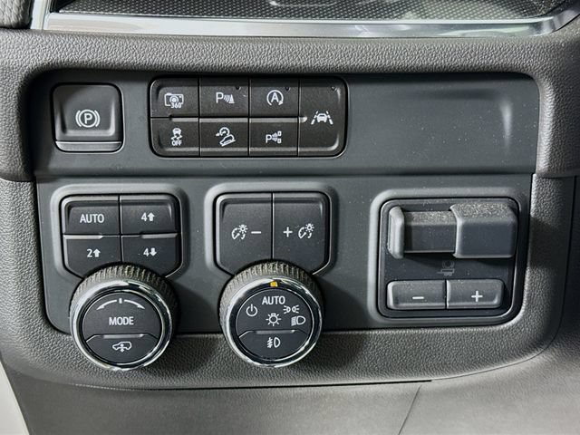 Used 2025 Chevrolet Suburban RST w/ RST Capability Package AWD/4WD image 12
