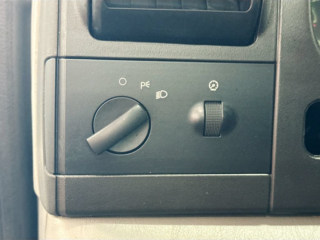Used 2006 Ford F350 4x4 Regular Cab Super Duty image 12