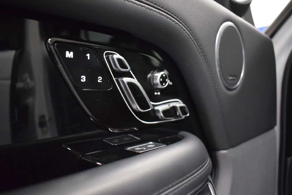 Used 2019 Land Rover Range Rover HSE image 8