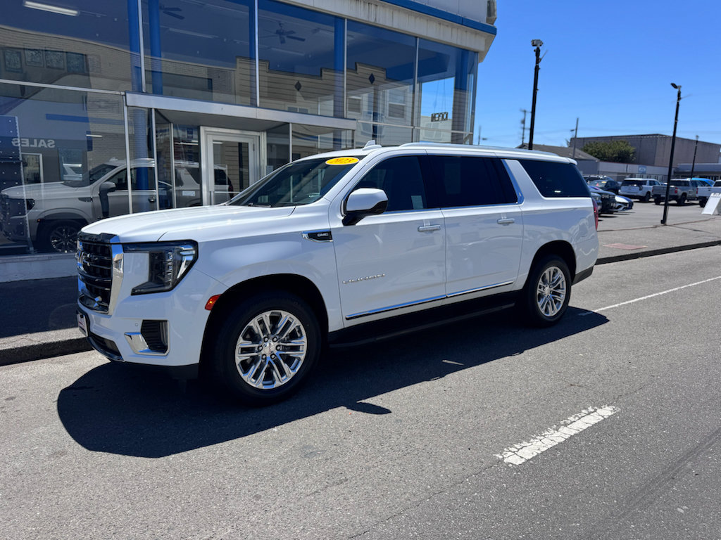 Used 2023 GMC Yukon XL SLT AWD/4WD image 4
