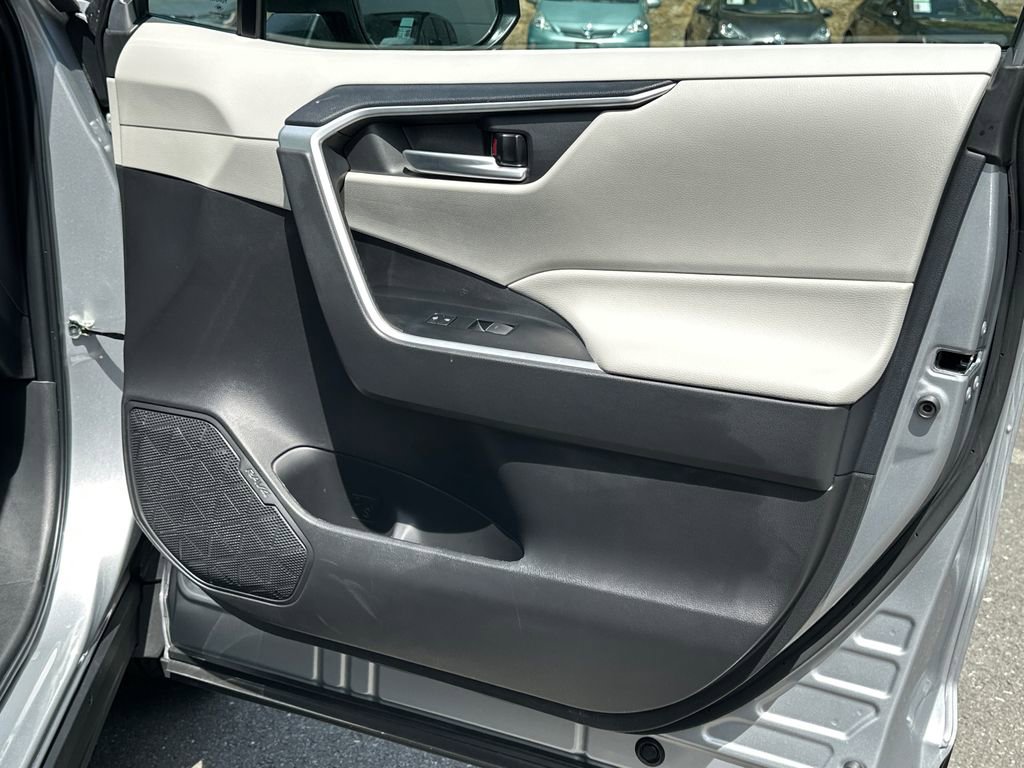 Used 2025 Toyota RAV4 XLE w/ Convenience Package image 16