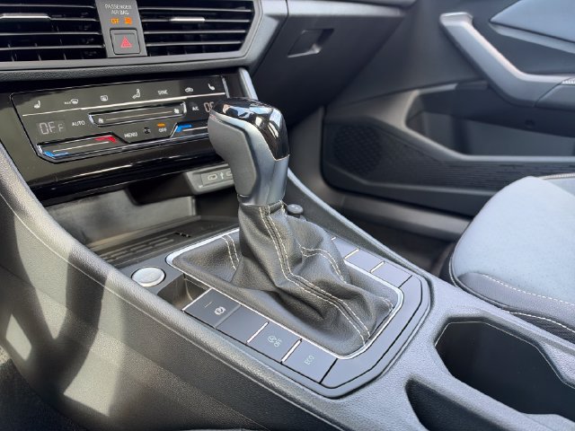 New 2027 Volkswagen Jetta SE FWD image 24