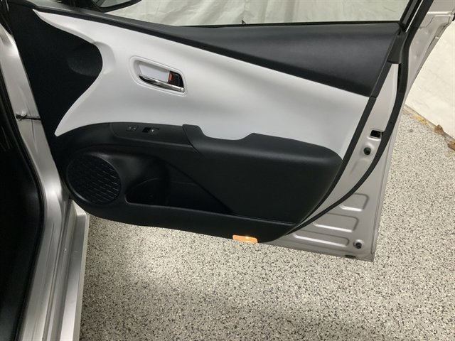 Used 2018 Toyota Prius Three Touring FWD image 20
