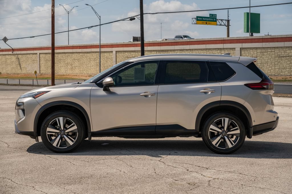 Used 2024 Nissan Rogue SL FWD image 5