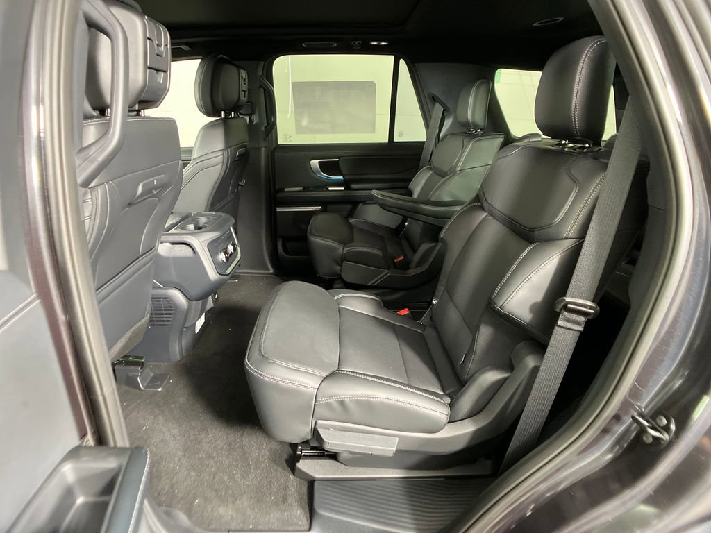 New 2026 Ford Expedition Platinum w/ Stealth Appearance Package image 31