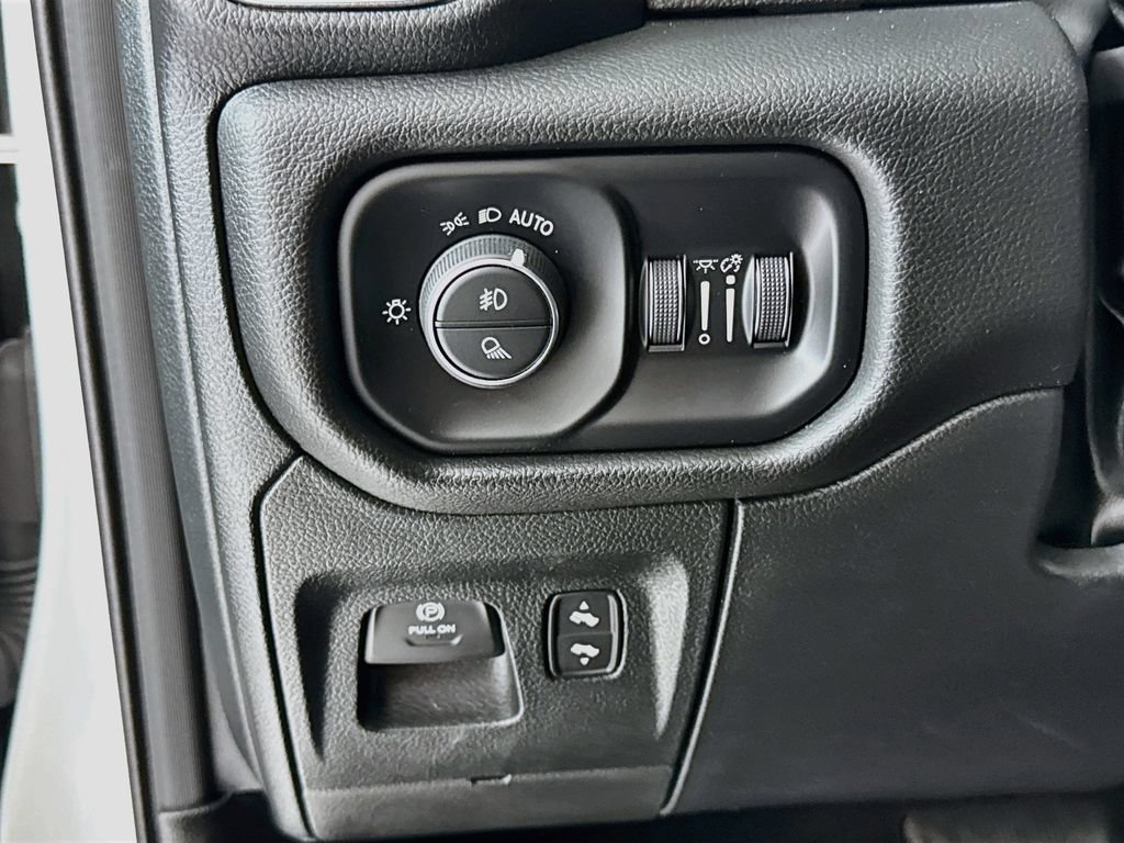 Used 2023 RAM 1500 Laramie AWD/4WD image 11