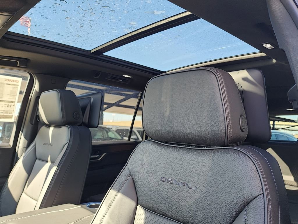 New 2026 GMC Yukon XL Denali w/ Denali Reserve Package image 16